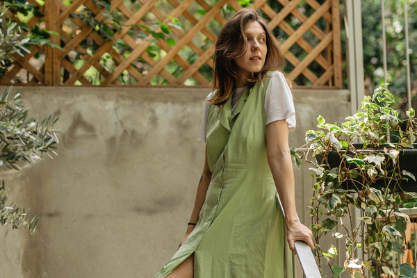 Comment Porter une Robe Vert Sauge