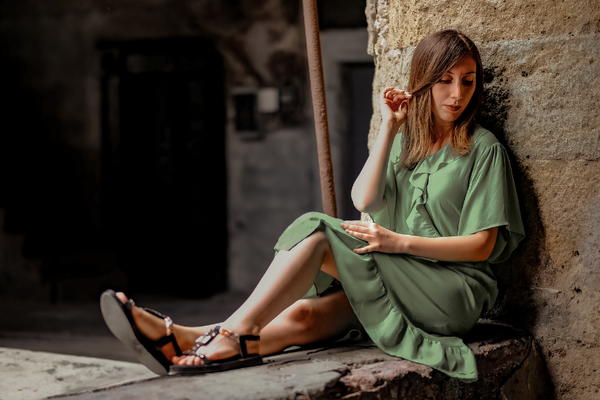 Quelles couleurs associer à une robe vert sauge ?