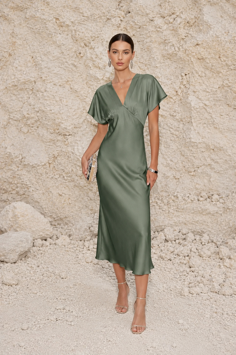 Robe en satin col V vert sauge