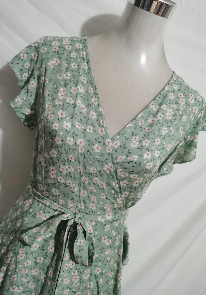 Robe asymétrique vert sauge fleurie