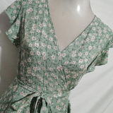 Robe asymétrique vert sauge fleurie